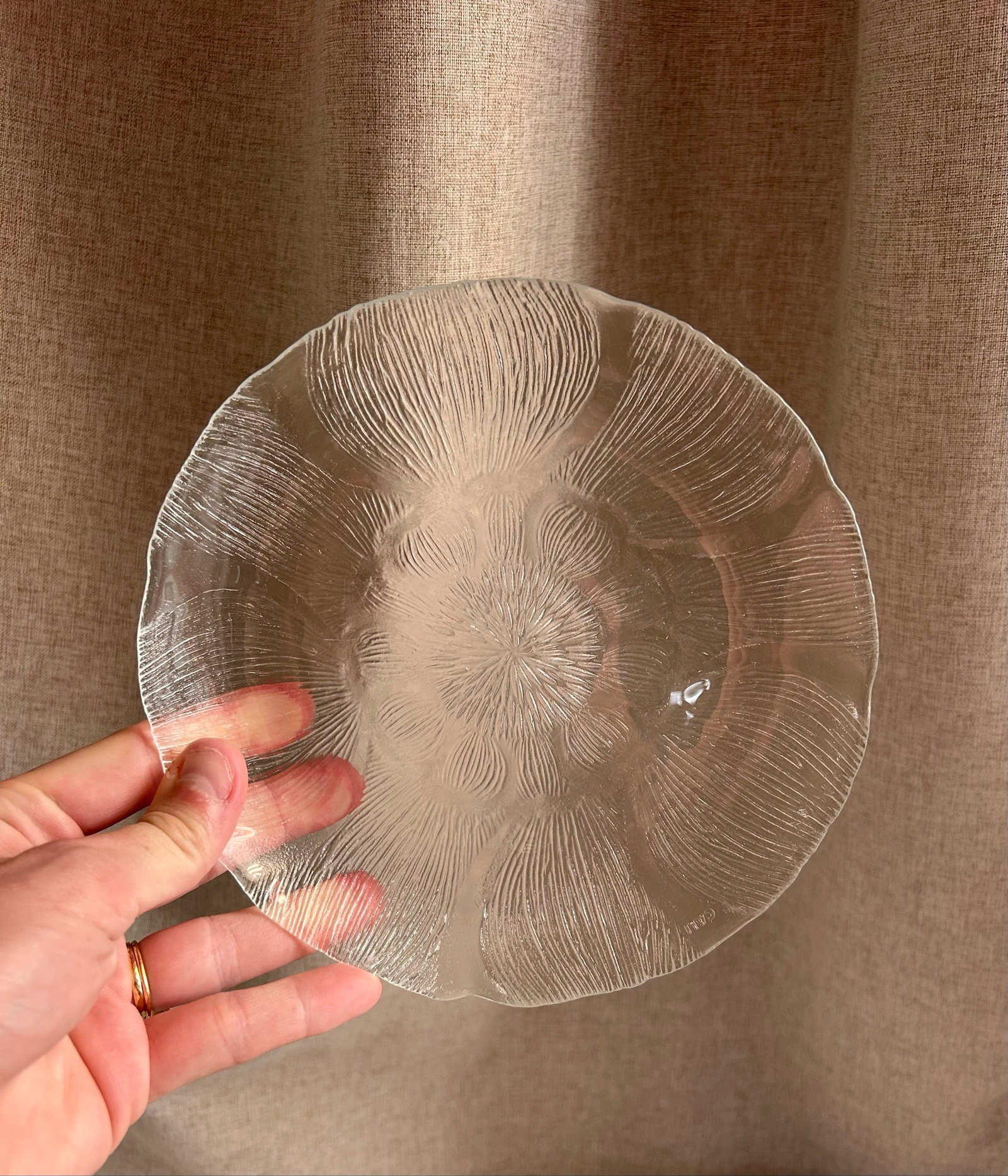 Vintage textured molded glass bowl / plate CALI France – Flower Decor – 19 cm – photo 2